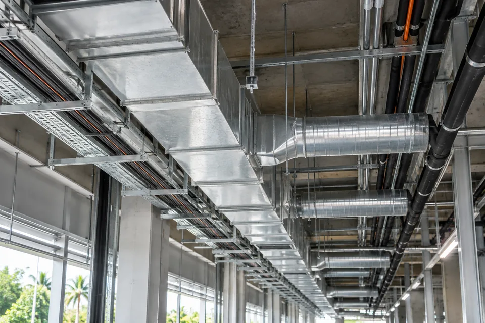 Jaringan ducting di ruang fasilitas, ilustrasi layanan HVAC